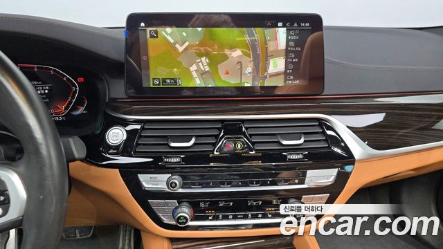 BMW 5-Series 2022 — photo 16