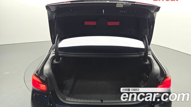 BMW 5-Series 2022 — photo 20