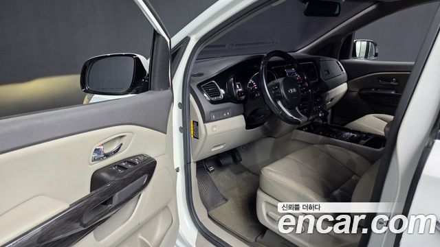 Kia Canival 2016 — photo 10