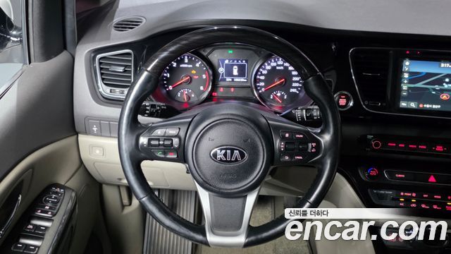 Kia Canival 2016 — photo 13