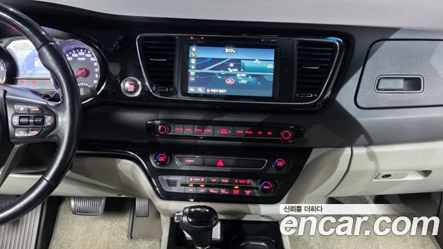 Kia Canival 2016 — photo 14