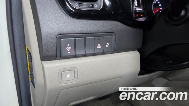 Kia Canival 2016 — photo 17