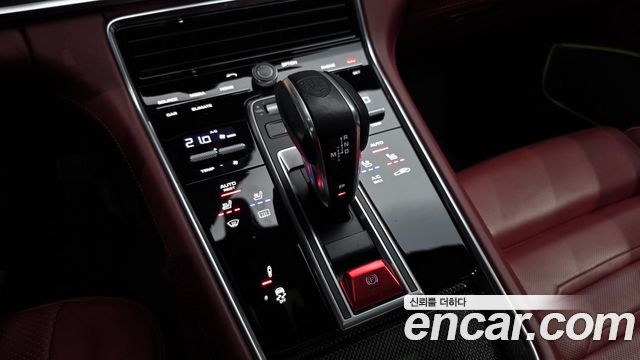 Porsche Panamera 2018 — photo 12