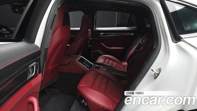 Porsche Panamera 2018 — photo 17