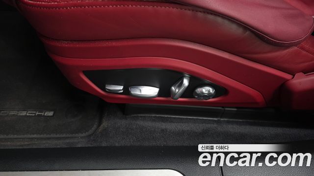 Porsche Panamera 2018 — photo 30