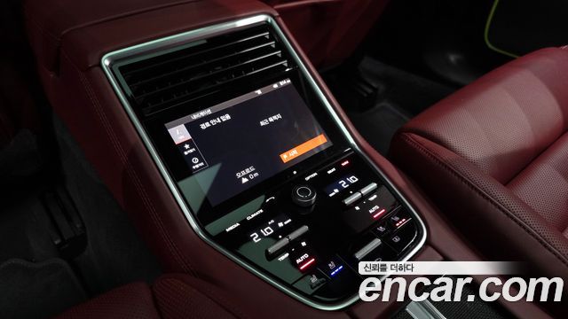 Porsche Panamera 2018 — photo 31