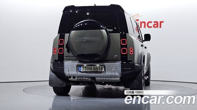 Land Rover Defender 2023 — photo 4