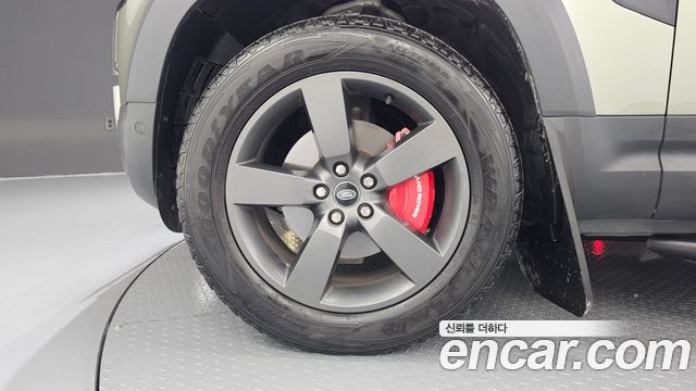 Land Rover Defender 2023 — photo 5
