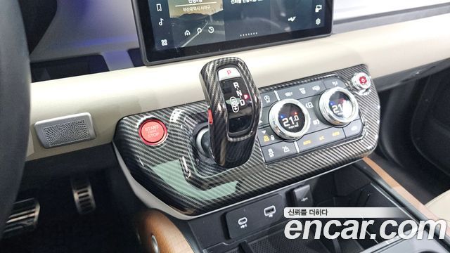 Land Rover Defender 2023 — photo 12