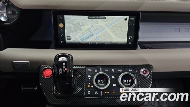 Land Rover Defender 2023 — photo 20