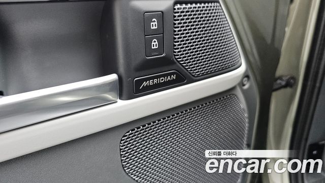 Land Rover Defender 2023 — photo 26