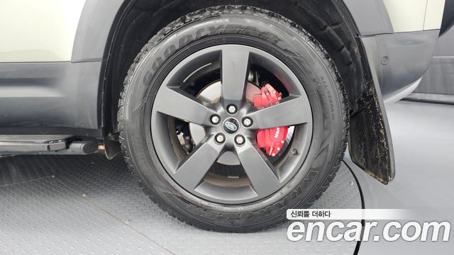 Land Rover Defender 2023 — photo 7