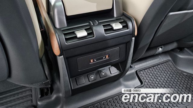 Land Rover Defender 2023 — photo 27