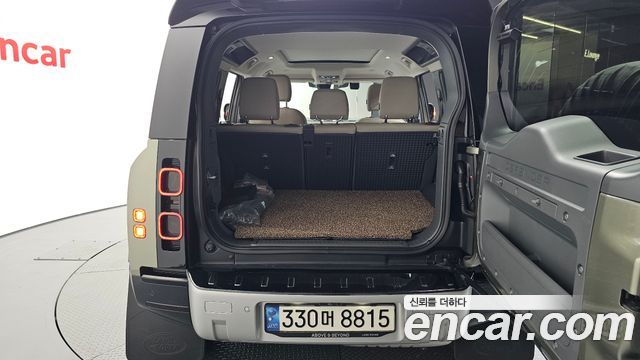 Land Rover Defender 2023 — photo 29
