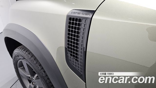 Land Rover Defender 2023 — photo 37