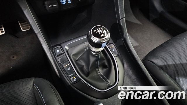 Hyundai Veloster 2019 — photo 12