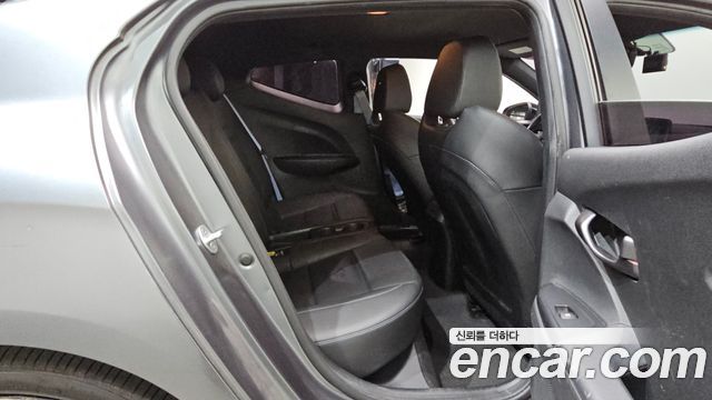 Hyundai Veloster 2019 — photo 18