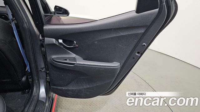Hyundai Veloster 2019 — photo 15