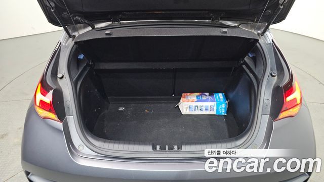 Hyundai Veloster 2019 — photo 32