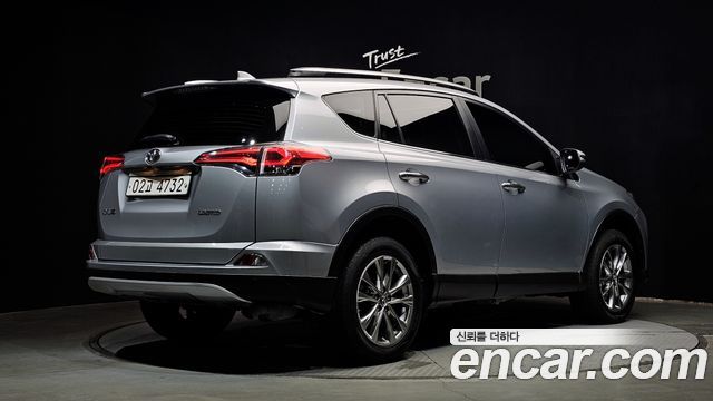 Toyota RAV4 2018 — photo 2