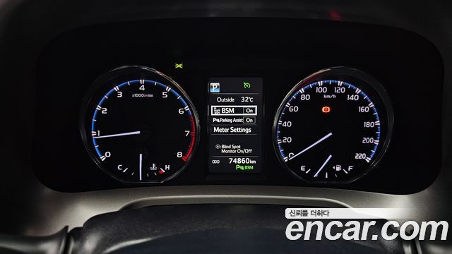 Toyota RAV4 2018 — photo 8