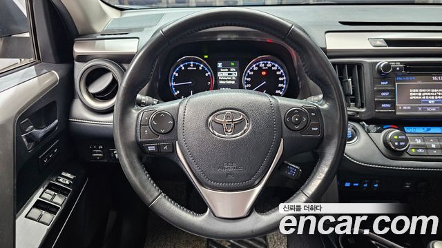 Toyota RAV4 2018 — photo 13