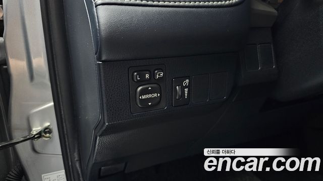 Toyota RAV4 2018 — photo 14