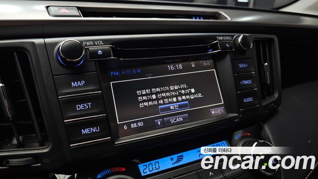 Toyota RAV4 2018 — photo 16