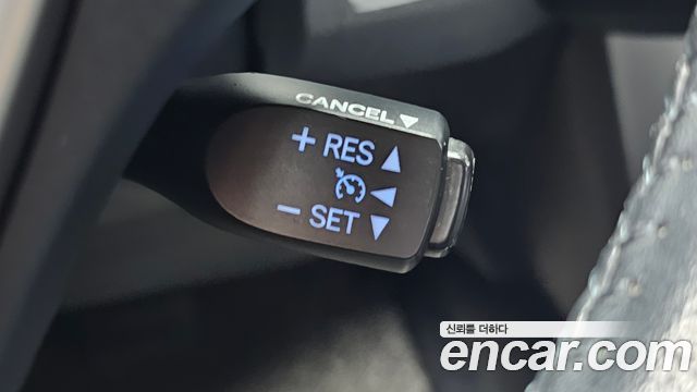 Toyota RAV4 2018 — photo 17