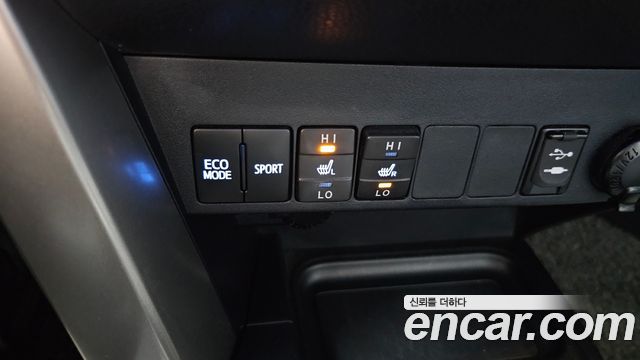 Toyota RAV4 2018 — photo 20