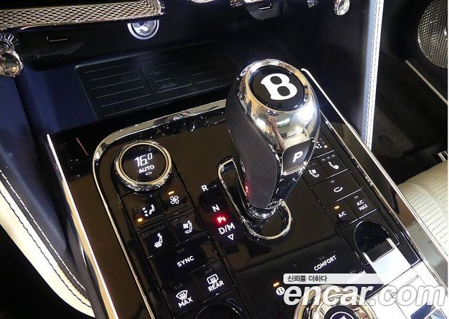 Bentley Flying Spur 2023 — photo 9
