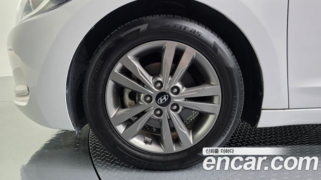 Hyundai AVANTE 2017 — photo 5