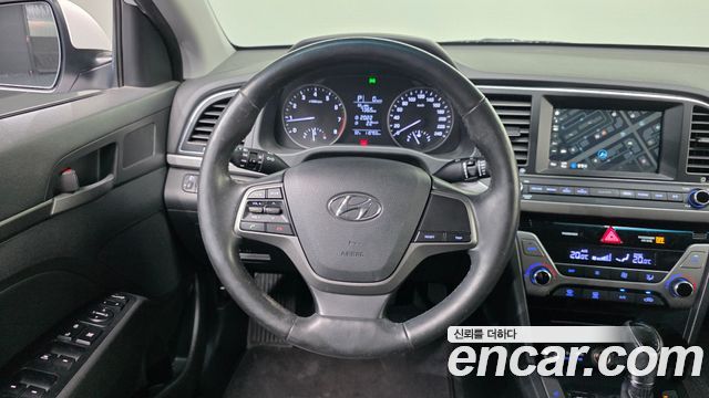 Hyundai AVANTE 2017 — photo 13