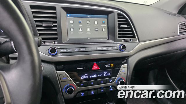 Hyundai AVANTE 2017 — photo 14