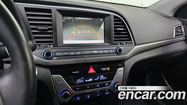 Hyundai AVANTE 2017 — photo 15