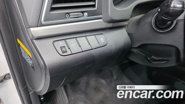 Hyundai AVANTE 2017 — photo 16