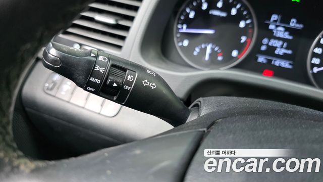 Hyundai AVANTE 2017 — photo 18