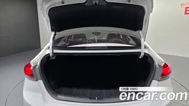 Hyundai AVANTE 2017 — photo 20