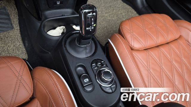 Mini Cooper Convertible 2022 — photo 12