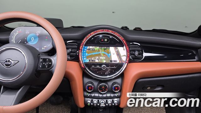 Mini Cooper Convertible 2022 — photo 20