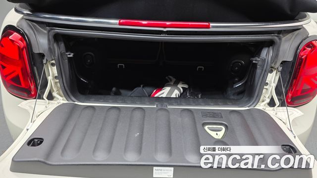 Mini Cooper Convertible 2022 — photo 26