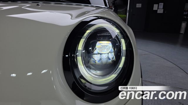 Mini Cooper Convertible 2022 — photo 8