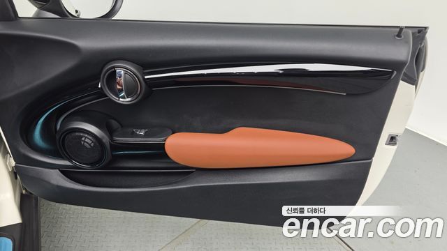 Mini Cooper Convertible 2022 — photo 15