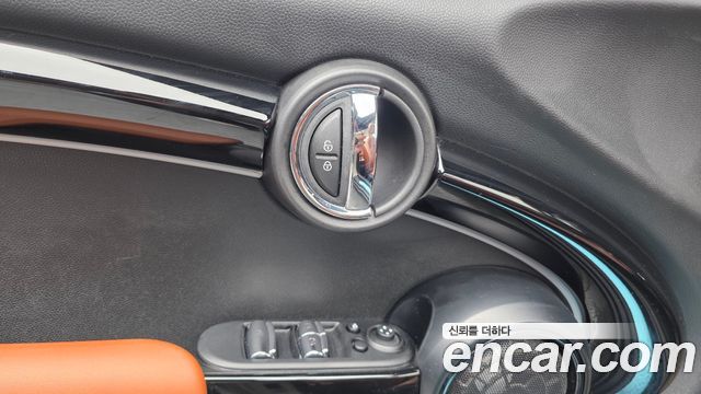 Mini Cooper Convertible 2022 — photo 28