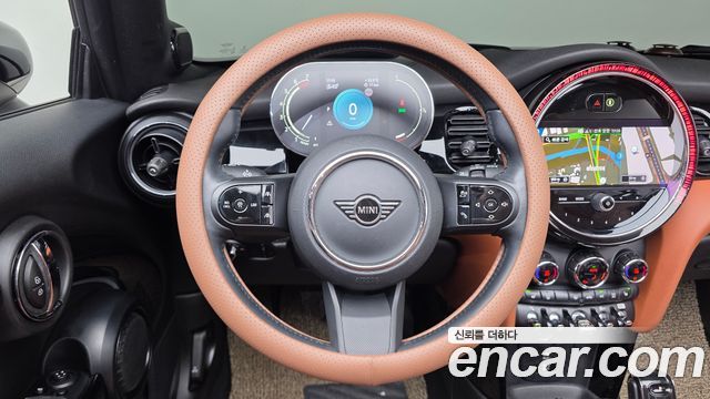 Mini Cooper Convertible 2022 — photo 29