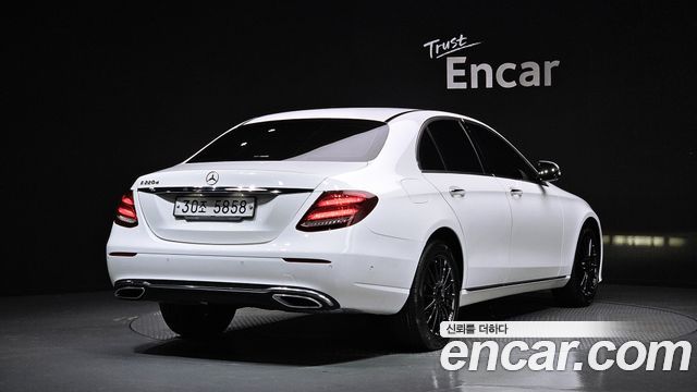 Mercedes-Benz E-Class 2019 — photo 2