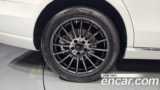 Mercedes-Benz E-Class 2019 — photo 5