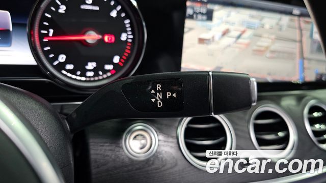 Mercedes-Benz E-Class 2019 — photo 9