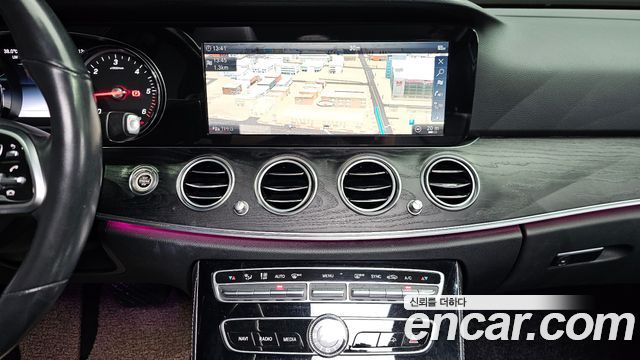 Mercedes-Benz E-Class 2019 — photo 13