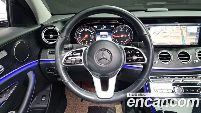 Mercedes-Benz E-Class 2019 — photo 14